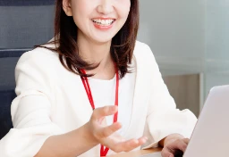 慶應卒フリーターから脚本家へ…“高学歴発達障害”の女性が、自分を「ニート」とバカにしたエリート同期の“手のひら返し”に抱いた本音