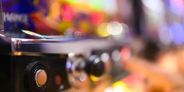 年商4.5億円“紹介制”闇スロット店が摘発…客の「違法と知らなかった」は通用するか？　弁護士が指摘する“法的リスク”