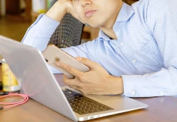 勤務中にテレビ・スマホ・盗み食い　“防犯カメラ”が記録も、非を認めず逆ギレ…「懲戒解雇」有効？　裁判所の判断は