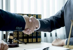 「費用が高そう」士業への相談、6割が「ためらう」…民間調査で判明　利用経験者の決め手は「専門性」と「料金体系の明確さ」