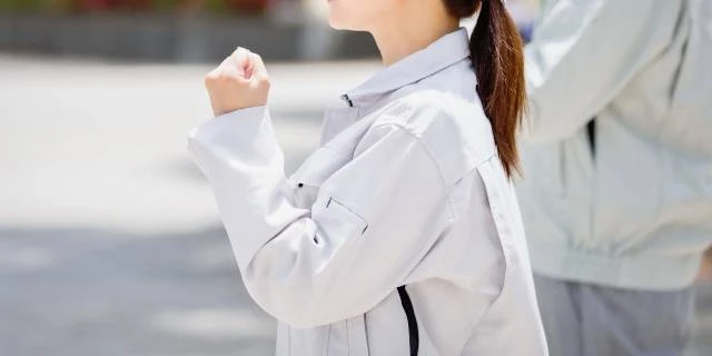 大阪ダブル選「企業ユニホーム」着た人が“ボランティア”？　“強制参加”なら公職選挙法違反の可能性も【弁護士解説】