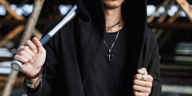 “けんかのため”金属バット・スタンガン等を持ち集合、少年23人が逮捕「凶器準備集合」罪の重さは？