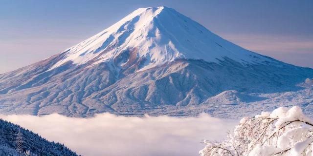 「閉山中の富士登山」法律違反で罰則も？　3年ぶり“遭難死者ゼロ”の裏で…今なお後を絶たない“強行登山”の代償とは