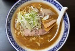 「毎日来て嫌がらせしてやる」人気ラーメン店を集団で包囲、駆けつけた警官を挑発…威力業務妨害罪や脅迫罪に問える？【弁護士解説】