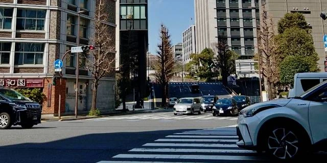 内閣府“公用車”が赤坂130キロ暴走で衝突事故…「国の責任」は問われるのか？