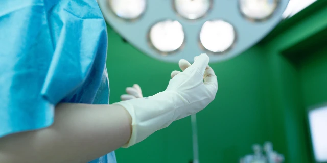 「脳外科医 竹田くん」モデルの元執刀医、12日判決　患者に両脚麻痺の後遺障害を負わせた罪でおととし起訴…「医師免許はく奪」の条件は？