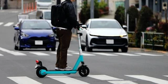 電動キックボードで違反繰り返し“受講命令”も「納得いかない」無視し書類送検　「前科」で一生の不利益負うリスク