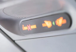 CAの機内アナウンスにSNS騒然「化粧室で喫煙された形跡」処罰の対象となるケースとは？