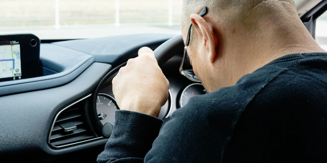 警察官の目の前で缶チューハイを…飲酒事故「隠ぺい工作」なぜバレる？　弁護士が警告する「発覚免脱罪」の重すぎる代償