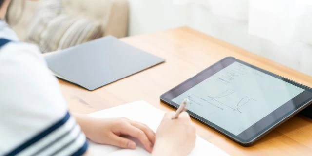 4年後、教科書の“完全デジタル”も解禁へ　先行導入の北欧は「学力低下」でアナログ回帰も…日本はどうなる？