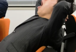 「離席が多い・居眠り・遅刻」…“問題社員”を出勤停止処分にするも、会社に「給料1か月分」の支払いが命じられた理由