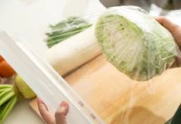 ラップ・おむつ・生理用品にも影響…“ナフサ不足”で懸念される「買い占め」と「転売」　法律で規制できるか？【弁護士解説】