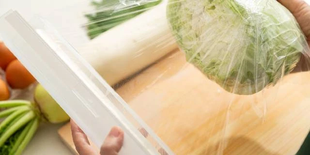 ラップ・おむつ・生理用品にも影響…“ナフサ不足”で懸念される「買い占め」と「転売」　法律で規制できるか？【弁護士解説】