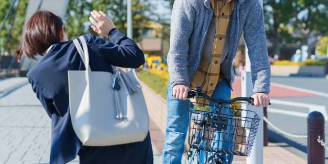 自転車も“二段階右折”しないと違反に　「これくらい大丈夫」は通用しない…実は「青切符」の対象になる“無意識の行為”とは