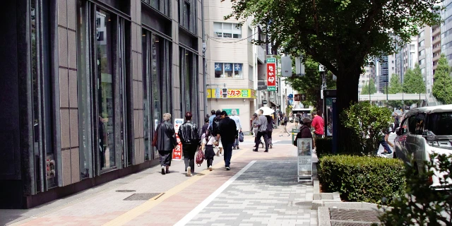 銀座の“ガードレール”に「現金1億円」トラック運転手が拾う　持ち主現れず6600万円を手に…日本中を熱狂させた“大事件”から46年