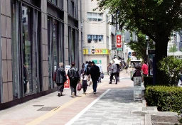 銀座の“ガードレール”に「現金1億円」トラック運転手が拾う　持ち主現れず6600万円を手に…日本中を熱狂させた“大事件”から46年