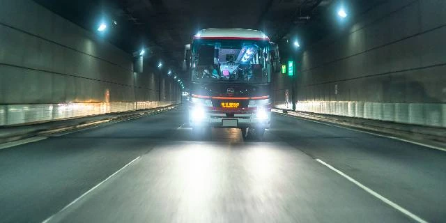 夜行バスに“赤ちゃん連れ”で乗車…「夜泣きやばい」「舌打ちが聞こえてくる殺気立った車内」　法律上の問題はある？【弁護士解説】