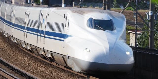 列車が「運行不能・遅延」でも鉄道会社が旅客に“賠償責任”を負わないのはなぜ？　それでも請求が認められる“ごく例外的なケース”とは