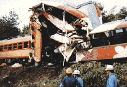 上り・下り列車が正面衝突「信楽高原鐡道事故」から35年　赤信号発車、安全装置も動作せず42名死亡…“最悪の連鎖”引き起こした2つの工事
