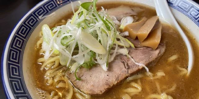 人気ラーメン店「食事中のスマホ禁止」守れない客は“退店”も…　独自ルールは法律上どこまで認められる？【弁護士解説】