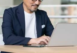50代男性が“職場のパソコン”で「アダルトサイト」を閲覧…　懲戒処分だけでなく「セクハラ」になる可能性も【弁護士解説 】