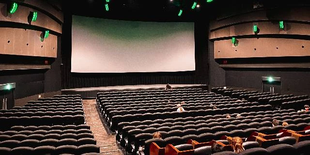 映画館各社が2000円→2200円に“一斉値上げ”…「カルテル」にならない？　独禁法の境界線となる「合意」の有無とは【弁護士解説】