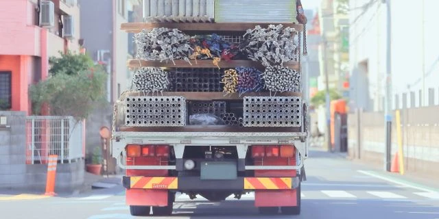高速道路の劣化“9割”が「過積載車両」原因…国民の税金で“尻ぬぐい”の不条理　NEXCOら“常習犯”取り締まり強化