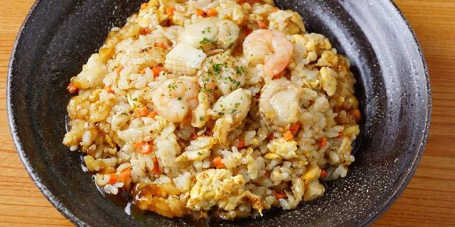 客「チャーハンにホタテ入っていますか？」→実はアレルギーだった…店舗は「表示義務なし」だが、それでも法的責任を問われるケースとは【弁護士解説】