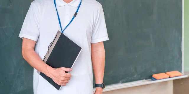 「授業中に机の死角で下半身を…」“小4”で性被害、20代になっても癒えず…日本版DBS始動も「前科なし」を照会できない構造的限界