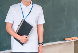 「授業中に机の死角で下半身を…」“小4”で性被害、20代になっても癒えず…日本版DBS始動も「前科なし」を照会できない構造的限界