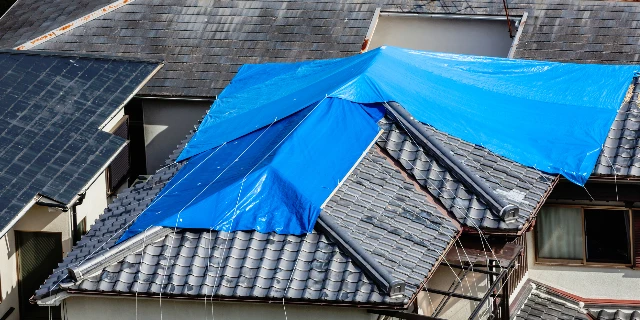 「このままでは雨漏り」被災者の不安につけ込み高額請求を…熊本地震に便乗した「悪徳商法」国民生活センターが注意喚起