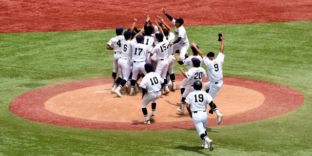 甲子園開幕、昨年は“熱中症”疑い24件…球児が倒れたら主催者・監督の「法的責任」は？　出場経験弁護士が解説