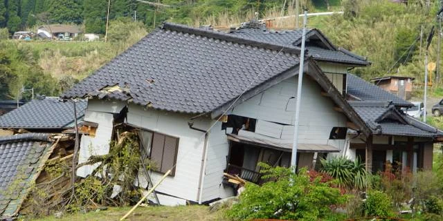 被災で家失い“住宅ローン”だけ残った…自己破産せず「500万円」残せる？　弁護士費用も“0円”の救済策とは
