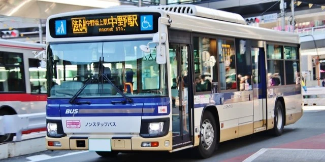 渋谷「プリウス」違法駐車でバスが23分ストップ　“運行妨害”に「損害賠償請求すべき」の声も…問われる法的責任は【弁護士解説】