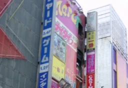 44人死亡「歌舞伎町ビル火災」から25年　“唯一の避難経路”に火、防火扉閉まらず…雑居ビルに今も潜む“構造的リスク”とは？