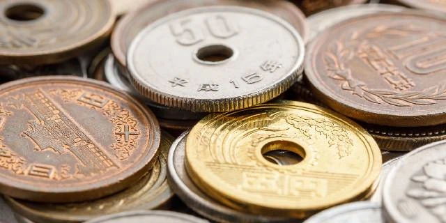 セルフレジに小銭を大量投入…セブンが「1枚ずつ」に制限のワケ 故障なら損害賠償も【弁護士解説】