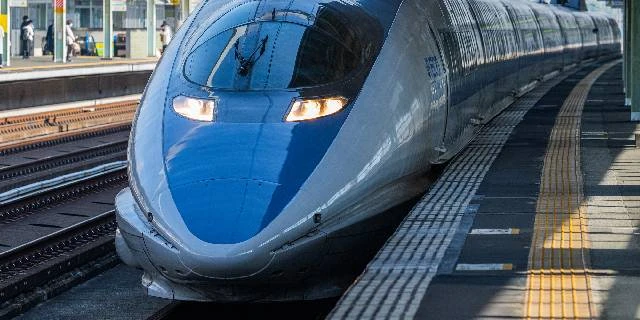 新幹線を緊急停止させた“乗り遅れ”親子に怒りの声…それでもJRが「損害賠償」を“請求できない”事情【弁護士解説】
