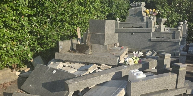 被災地で倒れた墓石「勝手に修復」され30万円請求…“所有者”に支払う義務はあるか【弁護士解説】