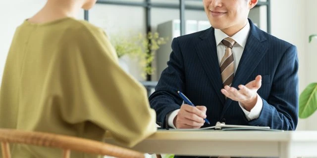 「印鑑だけ押しといて」証券会社で保険の「無資格販売」横行…労組へ通報→会社へ“筒抜け”で「冷遇」されたワケ