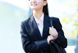 「就活セクハラ」3割超が経験…OB・OG訪問でも被害多数　企業の対策“義務化”で何が変わる？
