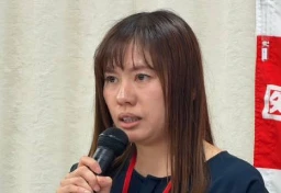 「お風呂でもトイレでも携帯を手放せない」訪問看護の夜間待機、明けても“そのまま日勤”が9割…過酷な労働に「法規制なし」の現実