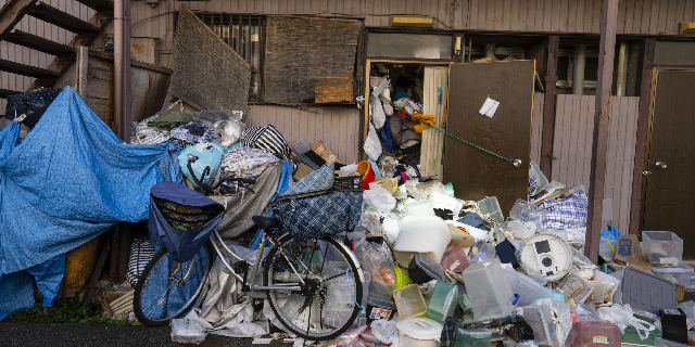 独居高齢者宅のゴミ屋敷化が加速する明快なワケ　“断捨離”“終の住処”選びの「タイムリミット」とは？