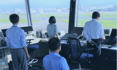 羽田空港は1分間に1.5本の飛行機が発着している計算で、世界有数の過密状態にあるという（画像：国土交通省「航空管制官」ページより）